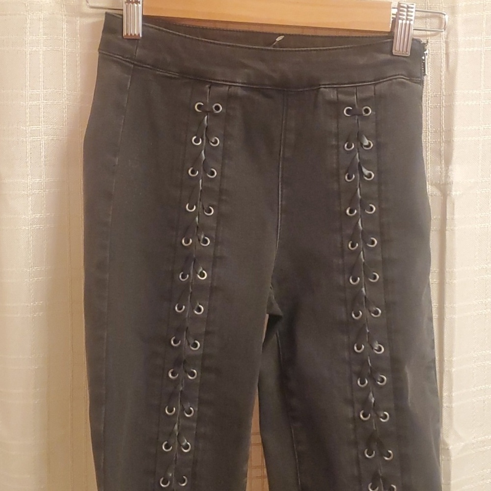 Guess Jeans Womens Size 23 Black Laced Leather No Pockets Side Zip